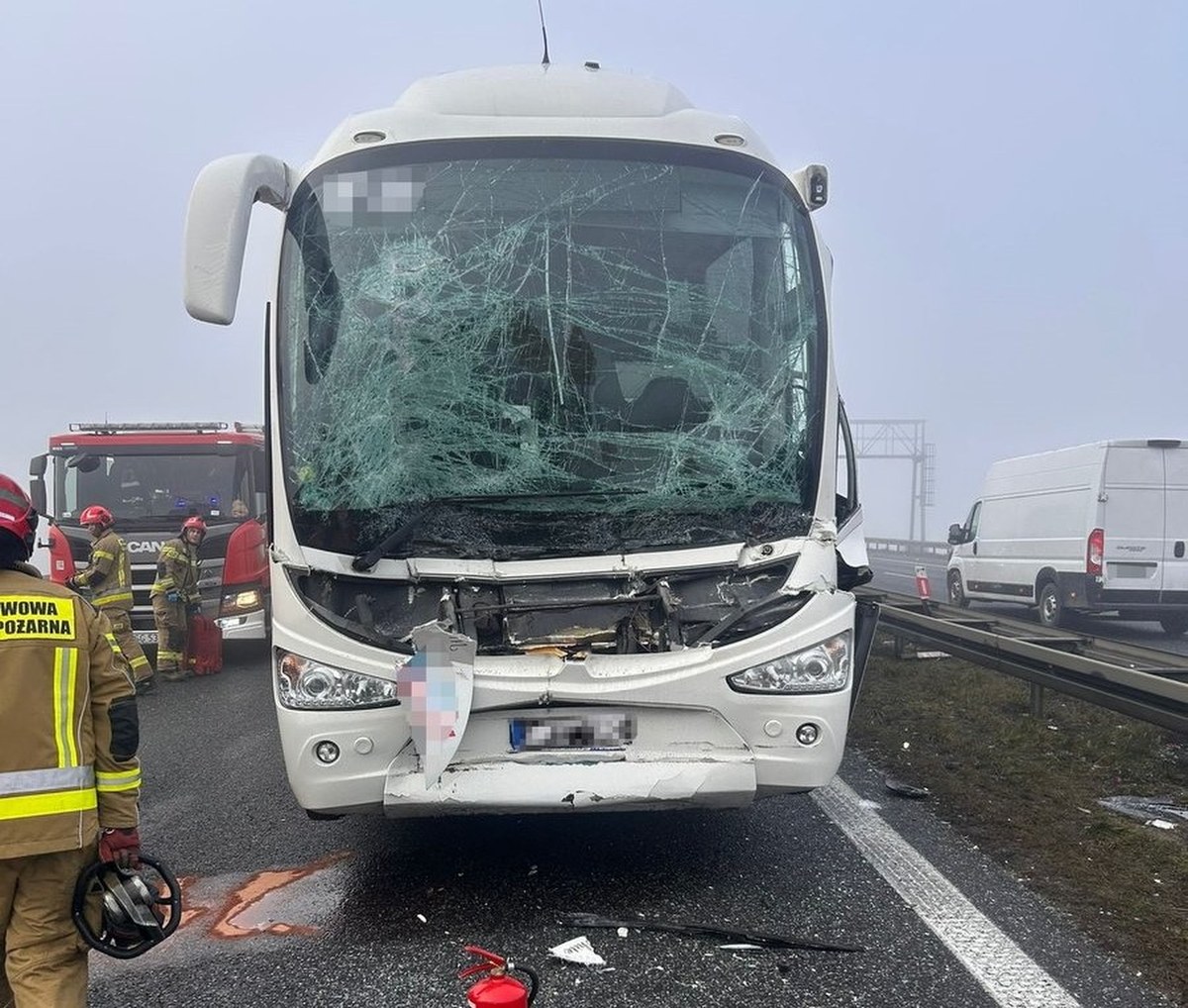Groźny wypadek autokaru na A4. Utrudnienia na Śląsku
