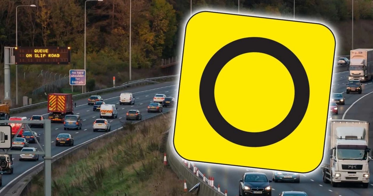 Czarny okrąg na żółtym kwadracie zmusi do zmiany trasy. Co to za znak?