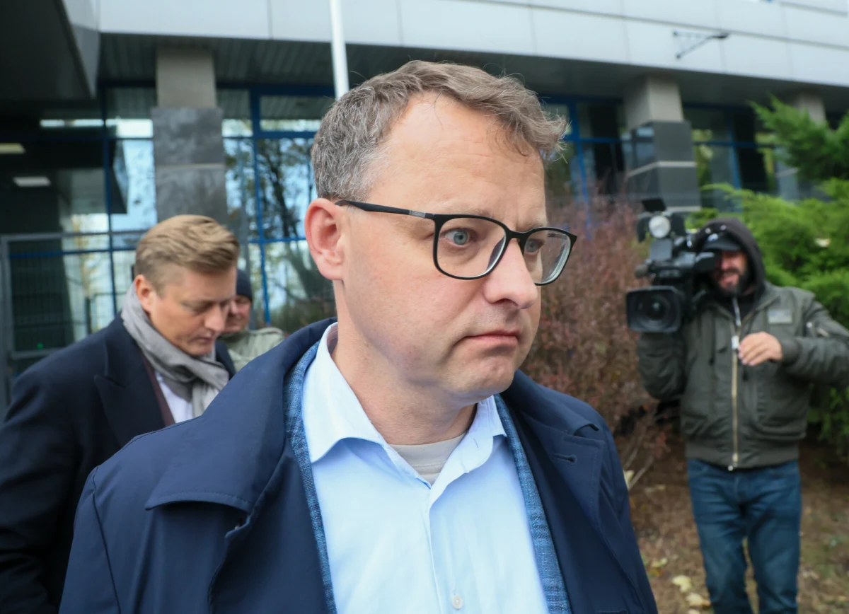 Marcin Romanowski nie jest już ścigany poza Polską. Sąd Okręgowy w Warszawie uchylił europejski nakaz aresztowania wydany wobec posła - poinformowała w piątek rzecznik do spraw karnych tego sądu sędzia Anna Ptaszek.