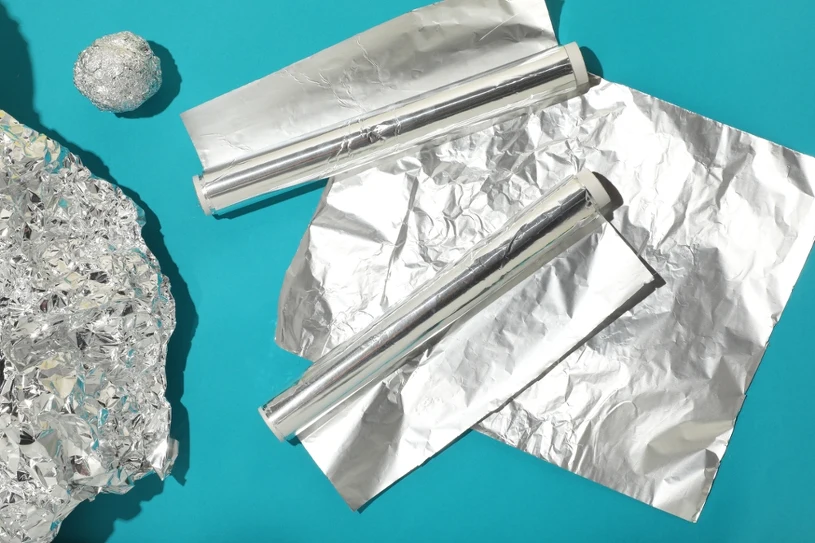 Trik z folią aluminiową uratuje twoje rośliny. Nie zwlekaj ani chwili