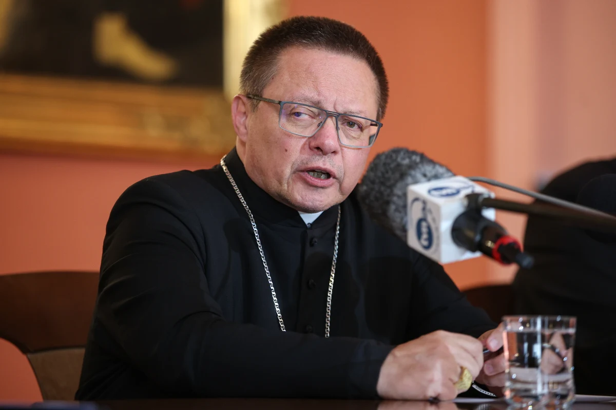 W sobotę kard. Grzegorz Ryś obejmie urząd metropolity krakowskiego. "Potrzebuję teraz czasu na spotkania. Mam nadzieję, że z tych spotkań urodzą się pierwsze decyzje" - mówił w piątek duchowny. Zapowiedział, że ma "dużo determinacji", by w Krakowie także powstała niezależna komisja do badania nadużyć seksualnych.