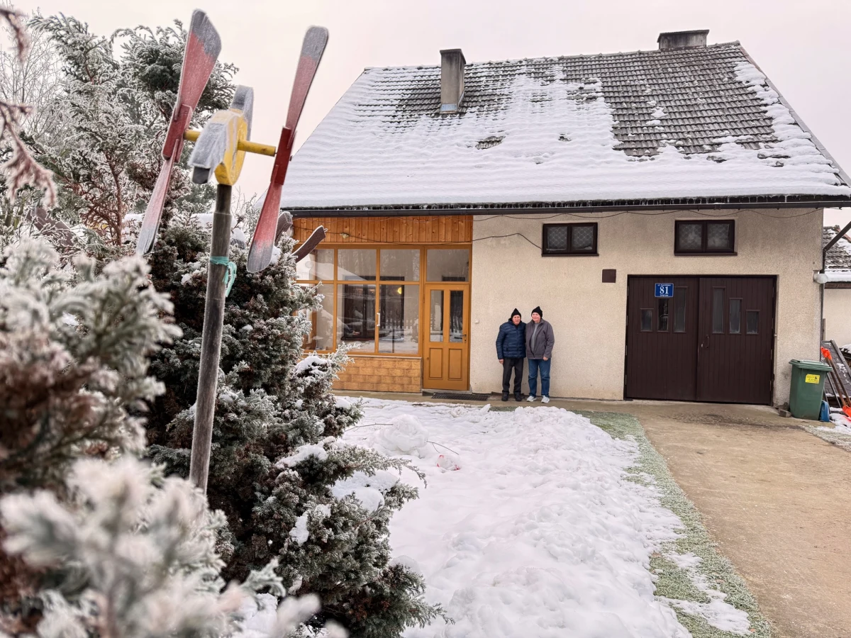 Pożary, powodzie, wysiedlenia i nieustanna walka o poczucie bezpieczeństwa - życie pani Marty z Sieprawia w Małopolsce to opowieść o domu, który nigdy nie był dany raz na zawsze. To także historia wielu rodzin, których losy przez dekady splatały się z decyzjami władz i bezlitosną siłą żywiołów. Historia, którą poznał reporter RMF FM Maciej Sołtys, to nie tylko bolesna przeszłość, ale i niepewna przyszłość - tym razem z powodu budowy drogi ekspresowej S7.