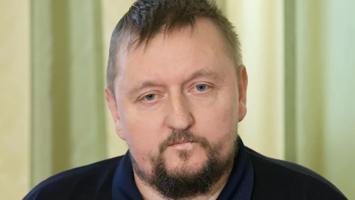 Tomasz Lepper, syn zmarłego lidera Samoobrony Andrzeja Leppera, domaga się od państwa gigantycznego odszkodowania. 46-latek skierował oficjalne pismo do ministra sprawiedliwości Waldemara Żurka, żądając rekompensaty za krzywdę, jakiej – jego zdaniem – doznała cała jego rodzina w wyniku głośnej afery gruntowej z 2007 roku.