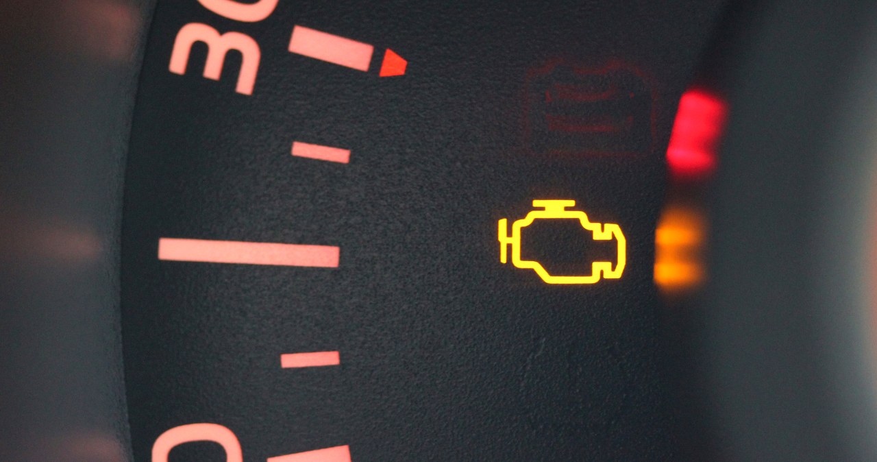 Kontrolka check engine zgasła? To nie zawsze dobra wiadomość