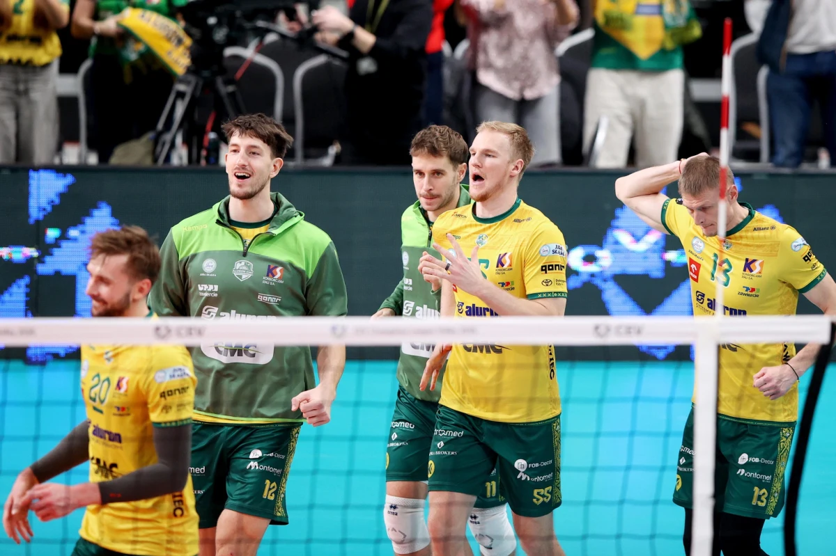 Siatkarze Aluronu CMC Warty Zawiercie pokonali brazylijski zespół Volei Renata 3:0 (27:25, 25:19, 25:21) w meczu o trzecie miejsce w Klubowych Mistrzostwach Świata rozgrywanych w Belem (Brazylia). Pierwsze miejsce zajęła włoska drużyna Sir Sicoma Monini Perugia, która w finale pokonała japońską Osakę Bluteon 3:0. 