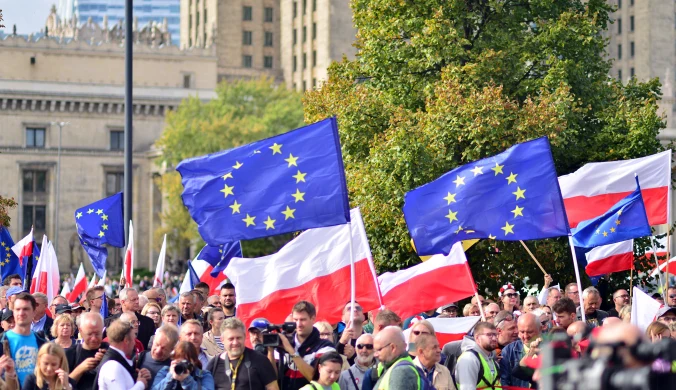 Rośnie poparcie dla polexitu. "Zasadnicze zmiany" w sondażu