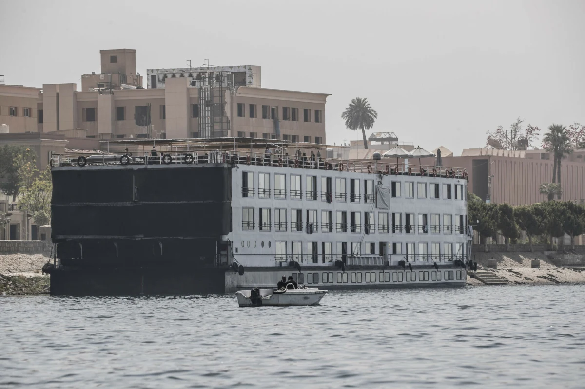 Do tragicznego wypadku doszło na Nilu, około 30 kilometrów od egipskiego miasta Luksor – jednej z najpopularniejszych atrakcji turystycznych w regionie. W wyniku zderzenia dwóch jednostek pływających zginęła 47-letnia Włoszka. Kobieta podróżowała z mężem na pokładzie statku wycieczkowego Royal Beau Rivage.