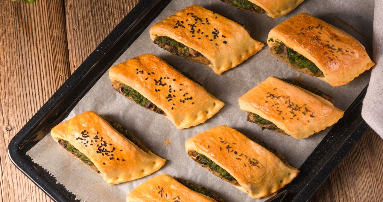 Do barszczu podaję kruche paszteciki z grzybowym nadzieniem. Znikają co do okruszka