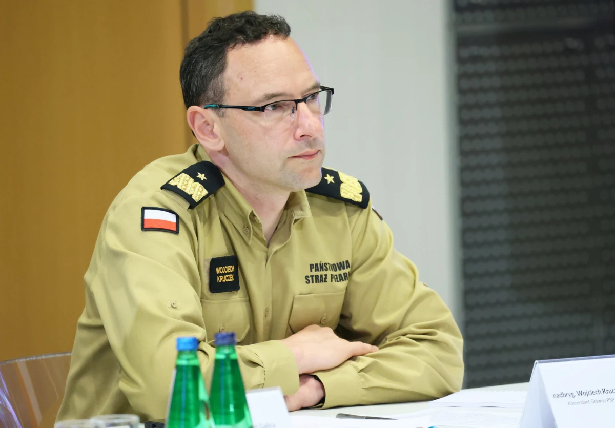 W jaki sposób sprawdzić, gdzie znajduje się najbliższy schron? Jak ustrzec się przed pożarem w trakcie świąt Bożego Narodzenia? Czy syreny alarmowe wyją zbyt często? Czy system ostrzegania przed zagrożeniami jest nieskuteczny? Między innymi o to Piotr Salak zapyta w Rozmowie o 7:00 w Radiu RMF24 nadbryg. Wojciecha Kruczka, Komendanta Głównego Państwowej Straży Pożarnej. Zapraszamy!