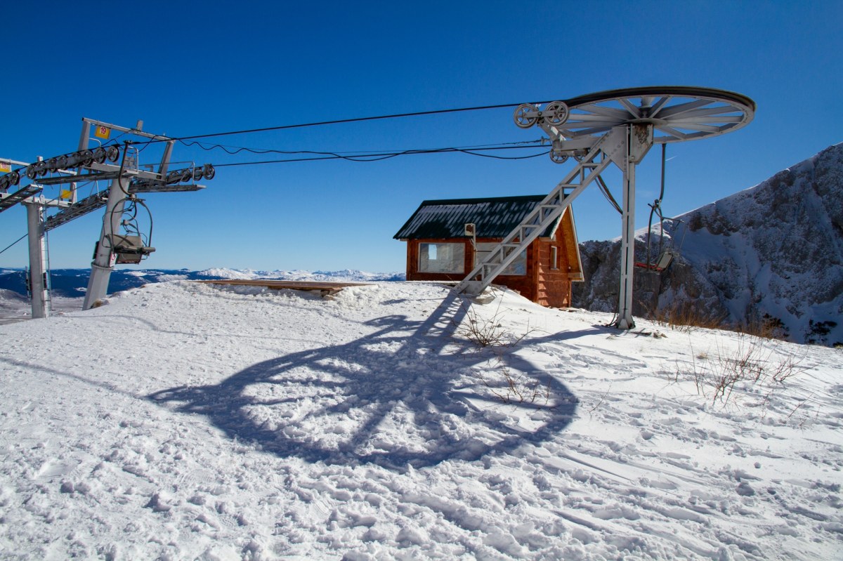 Tragedia na wyciągu w Czarnogórze. Narciarz spadł z 70 metrów
