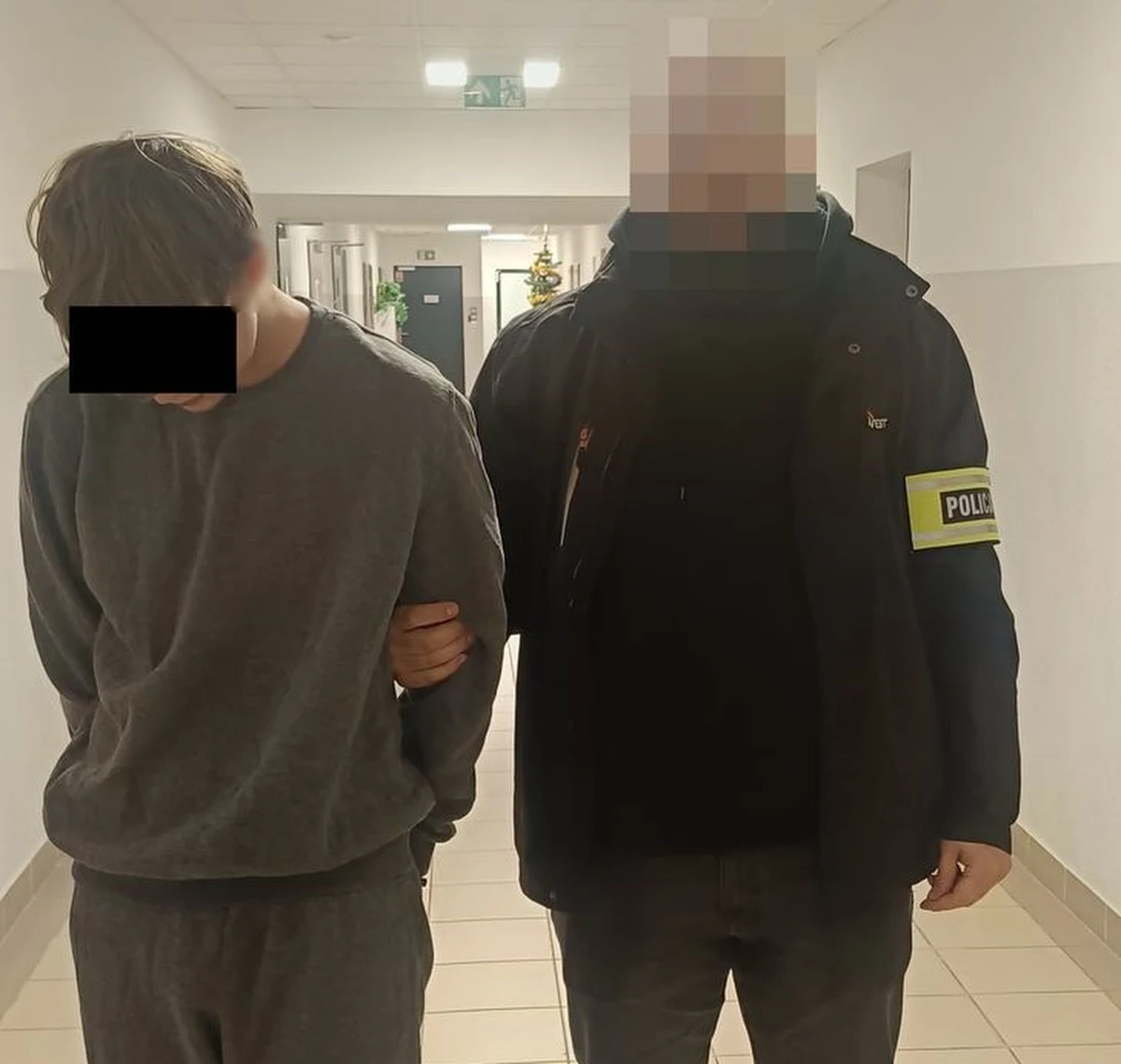 Nawet dożywotnie więzienie grozi 19-letniemu nożownikowi z Lublina. Mężczyzna zaatakował 31-latka na klatce schodowej. 