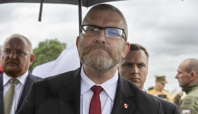 Partia Brauna może mieć problem. Niemal połowa Polaków za delegalizacją