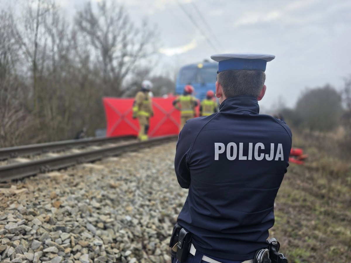 Zginęli rodzice dwulatka. Śledztwo ws. tragedii na przejeździe kolejowym w Ziębicach