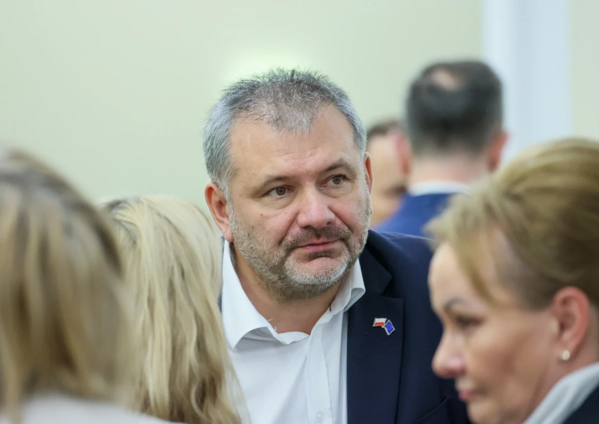 Posłowie PiS zarzucają ministrowi sprawiedliwości Waldemarowi Żurkowi niedopełnienie obowiązków przy zarządzaniu Funduszem Sprawiedliwości. Były szef resortu Zbigniew Ziobro zapowiedział złożenie zawiadomienia do prokuratury o podejrzeniu popełnienia przestępstwa przez obecnego ministra.