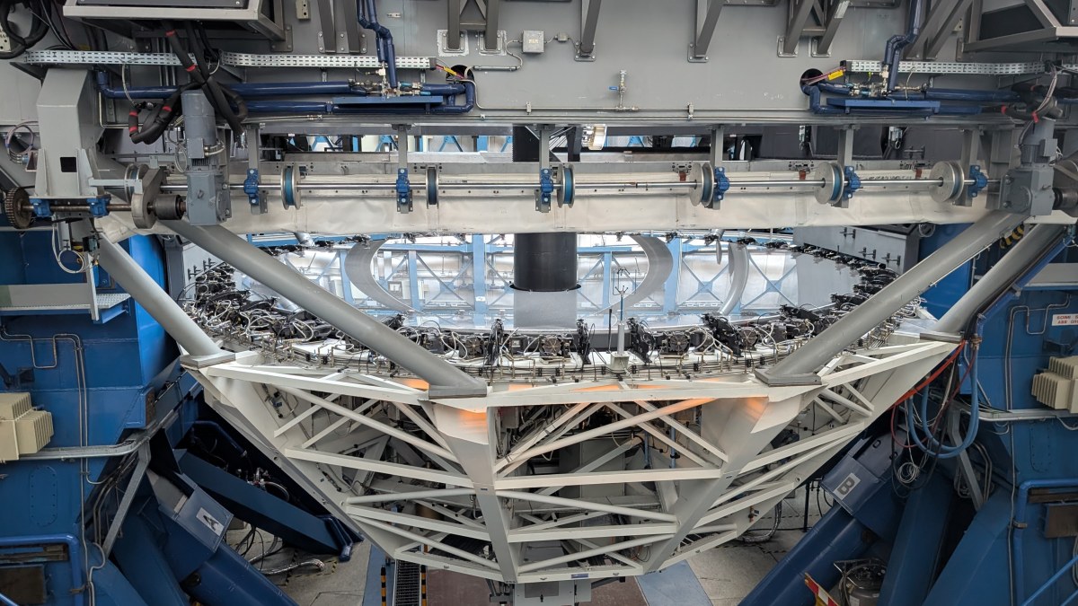 Jak czyści się zwierciadło teleskopu?