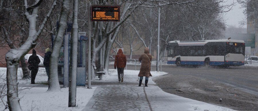 We wtorek Polska pozostanie pod wpływem rozległego wyżu z centrum nad Norwegią i Bałtykiem. Nad północnym wschodem kraju zaznaczy się płytka zatoka niżowa z chłodnym frontem atmosferycznym, związanym z niżem znad Rosji. Napływać będzie chłodne powietrze polarne morskie, a na północnym wschodzie - arktyczne.