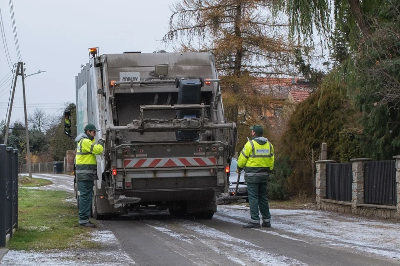 Tyle zarabiają śmieciarze. Znacznie więcej płacą w Niemczech i Norwegii