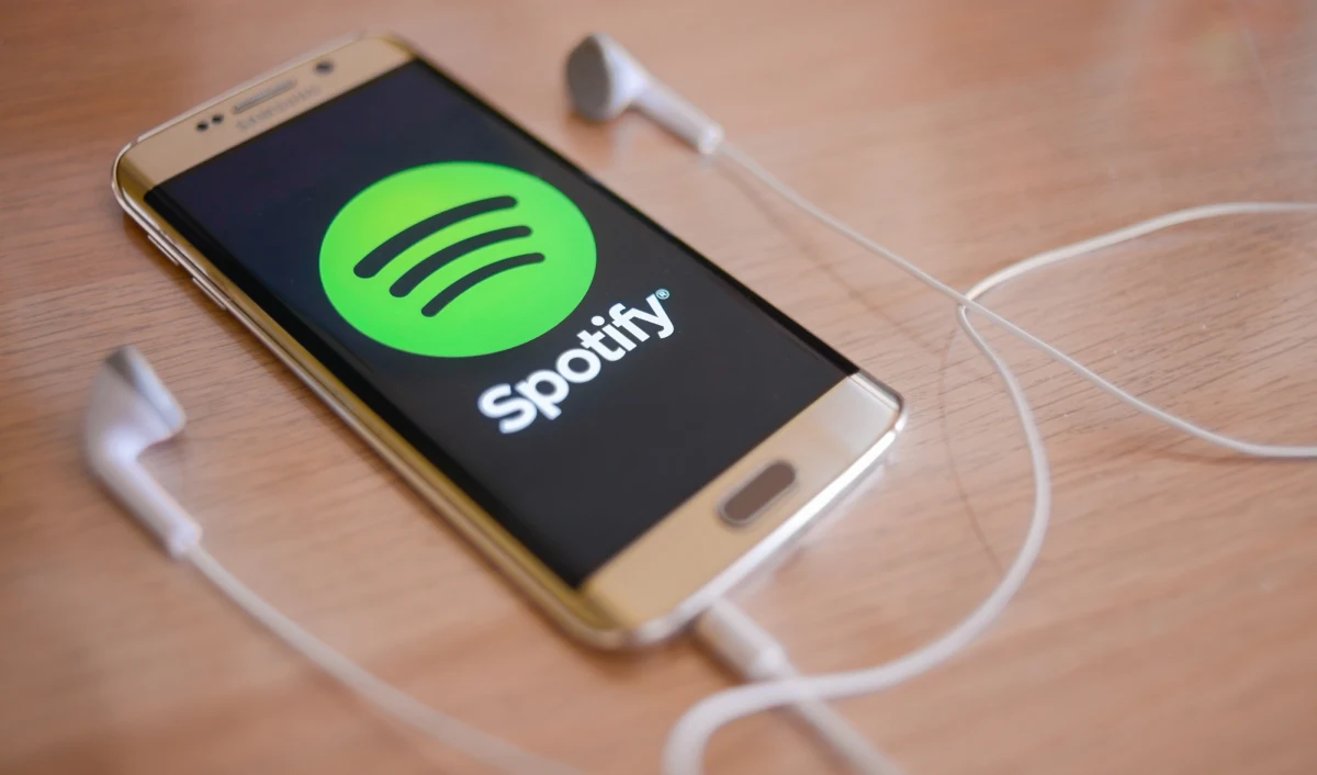 Ponad 256 milionów rekordów metadanych i 86 milionów plików audio - tyle, według doniesień "Billboardu", wykradła z serwisów Spotify grupa "piratów" odpowiedzialna za Anna's Archive. Platforma zapewnia, że zidentyfikowała i zablokowała konta odpowiedzialne za nielegalny proceder oraz wdrożyła dodatkowe zabezpieczenia.