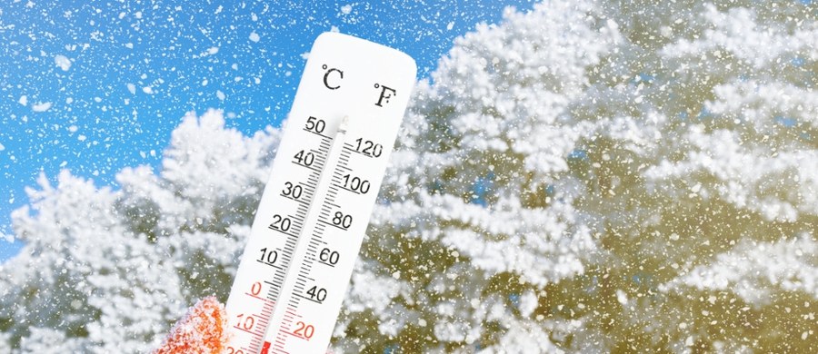 Świąteczny czas przyniesie w całej Polsce duże ochłodzenie. W nocy z czwartku na piątek temperatura może spaść nawet do minus 11 stopni. IMGW ostrzega przed oblodzeniem w 14 województwach. A co ze śniegiem? Zobaczą go tylko nieliczni.