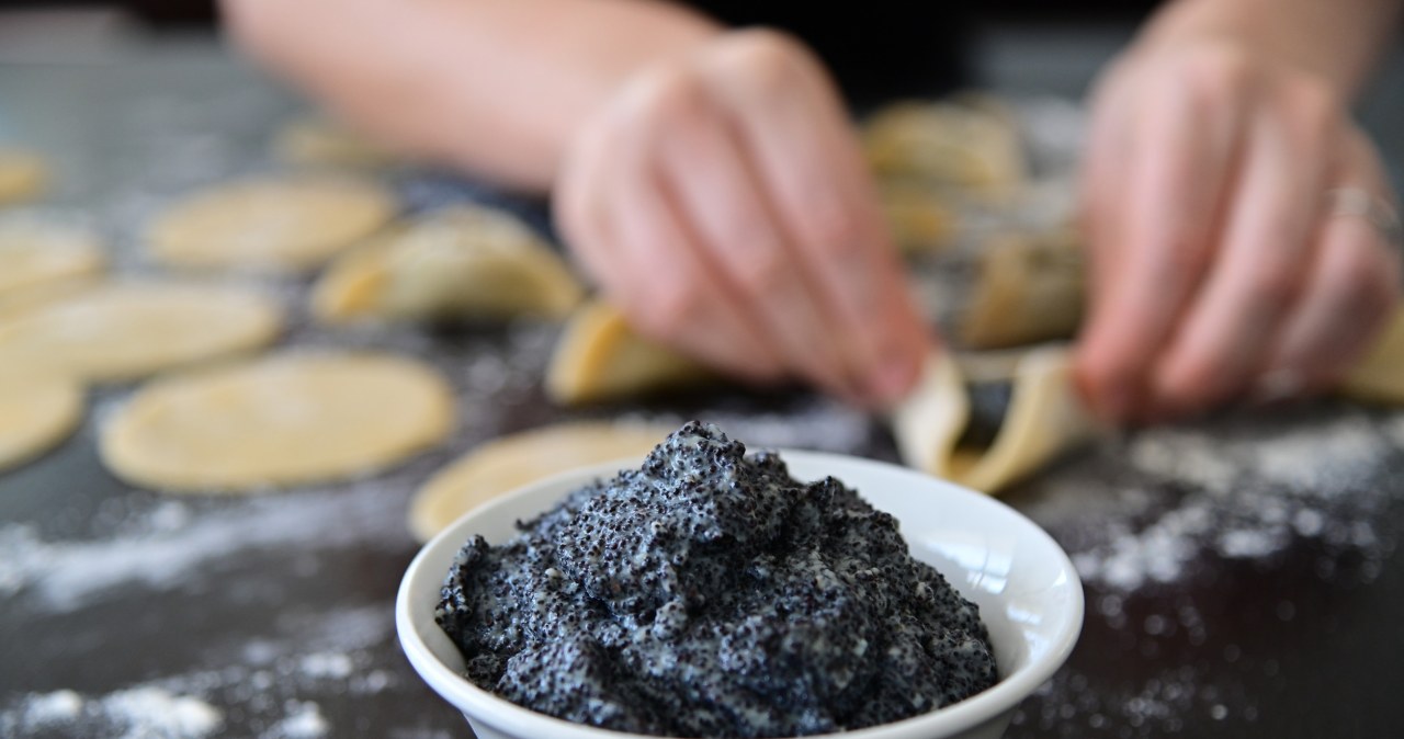 Wskazany dla kobiet po czterdziestce. Wspiera kolagen, koi i rozświetla