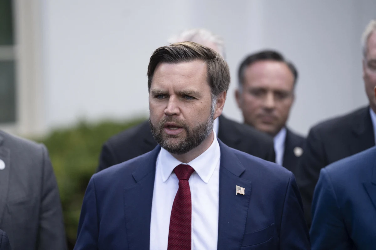 Według wiceprezydenta USA J.D. Vance'a negocjacje ws. zakończenia wojny w Ukrainie mogą potrwać jeszcze co najmniej rok. Polityk powiedział w wywiadzie dla portalu UnHerd, że Rosja chce przejąć kontrolę nad całym Donbasem. Dodał, że ukraińscy politycy "prywatnie przyznają, że prawdopodobnie ostatecznie stracą" ten region.
