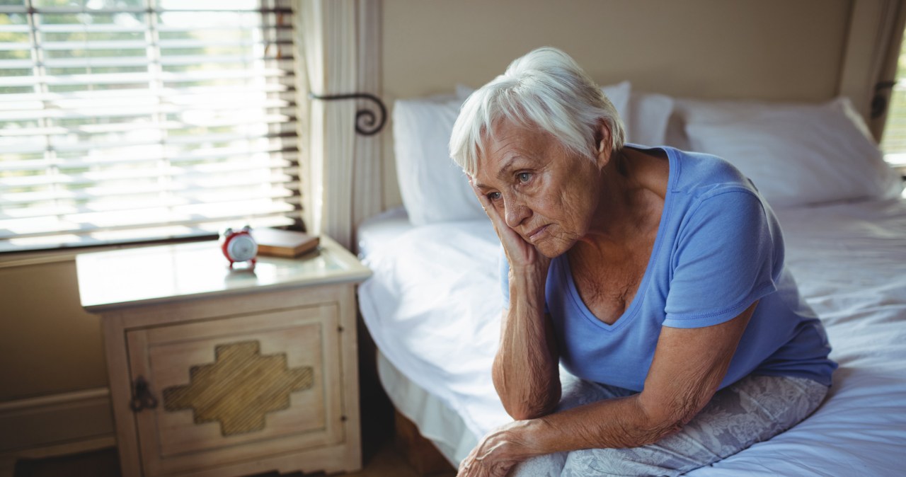 Dlaczego seniorzy budzą się skoro świt? Czy jest to powód do niepokoju?