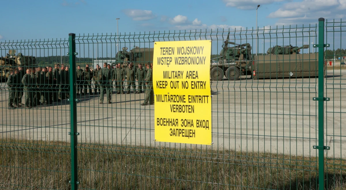 Trzech młodych obcokrajowców - dwóch obywateli Ukrainy i Białorusin - odpowie przed sądem za wtargnięcie w listopadzie na teren gdyńskiej bazy wojskowej. Mężczyźni przyznali się do winy i złożyli wyjaśnienia, a śledztwo w tej sprawie prowadzi obecnie Żandarmeria Wojskowa.