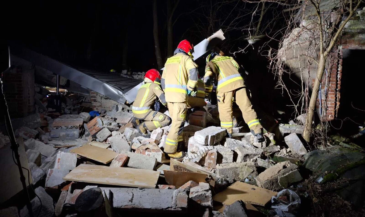 Katastrofa w Besiekierzu Nawojowym koło Łodzi, gdzie zawalił się budynek jednorodzinny. Możliwe, że wewnątrz była jedna osoba - dowiedziała się reporterka RMF FM Agnieszka Wyderka.
