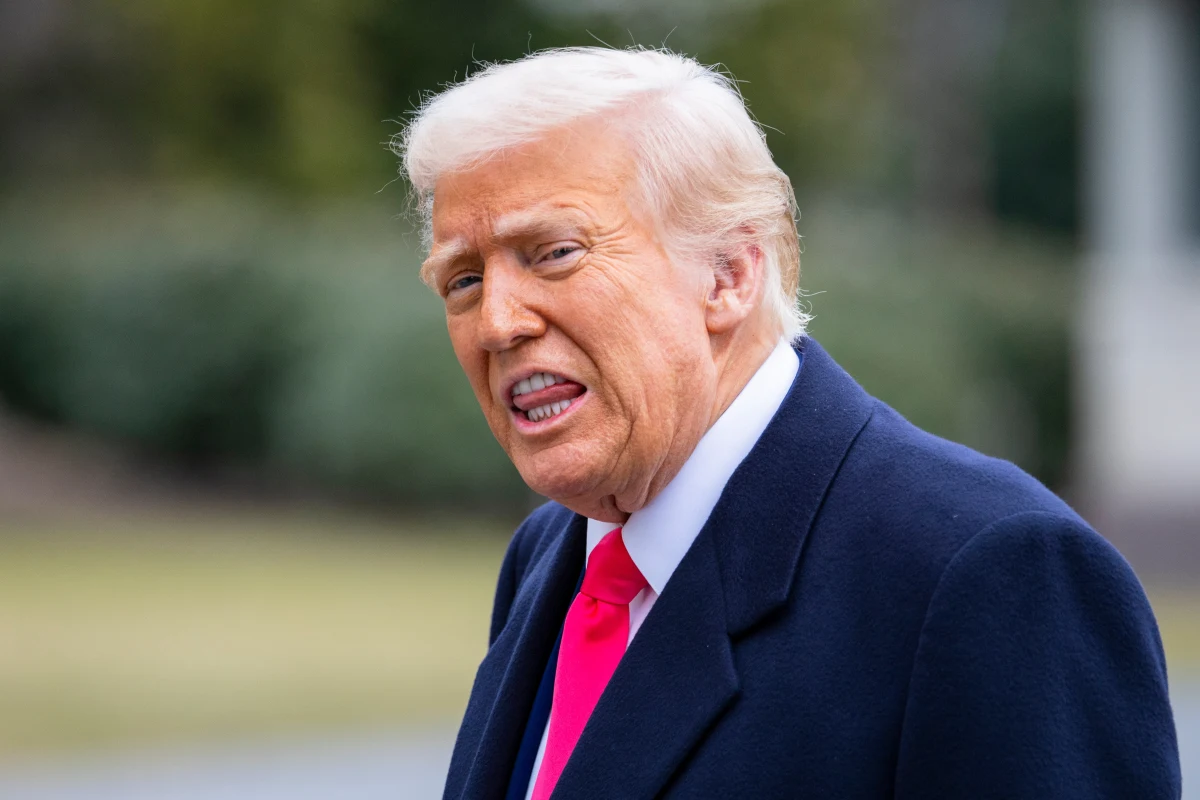 Prezydent USA Donald Trump ogłosił we wtorek, że dziennik "New York Times" stanowi zagrożenie dla bezpieczeństwa narodowego Stanów Zjednoczonych. Nazwał tę nowojorską gazetę "wrogiem narodu". Zrobił to w reakcji na publikację dziennika, poświęconą stosunkom między Trumpem a Jeffreyem Epsteinem, finansistą i przestępcą seksualnym. To kolejna w ostatnich dniach bezpardonowa reakcja prezydenta USA na artykuł "NYT" na jego temat.