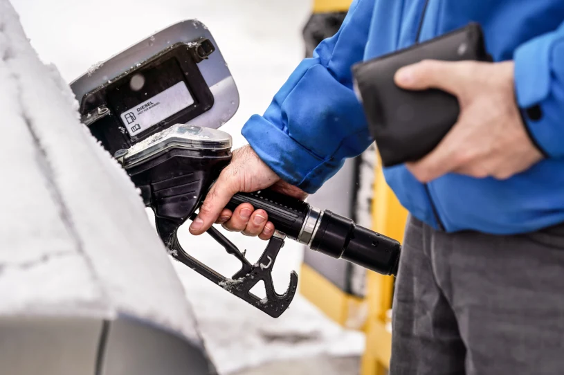 7 trików na niższe zużycie paliwa zimą. Można zaoszczędzić choćby 1 l/100 km