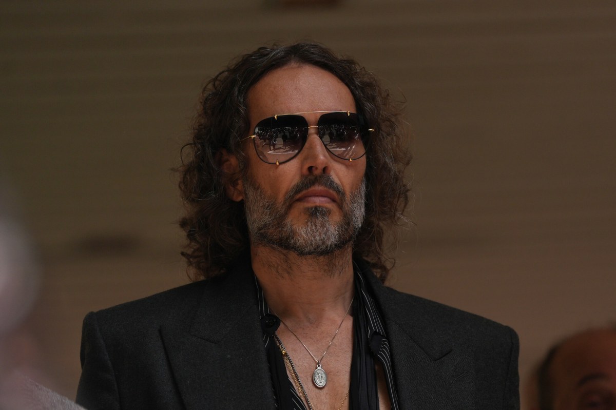 Komik czy seksualny drapieżca? Russell Brand z nowymi zarzutami