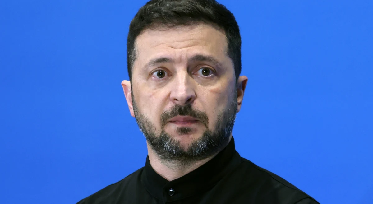 Prezydent Ukrainy Wołodymyr Zełenski poinformował, że wywiad odnotował zacieśnienie współpracy między Rosją a chińskimi podmiotami, które mają dostarczać dane wywiadowcze wykorzystywane do ataków na ukraińskie obiekty energetyczne. Według ukraińskich służb istnieje korelacja między aktywnością chińskich satelitów a rosyjskimi uderzeniami na kluczową infrastrukturę.