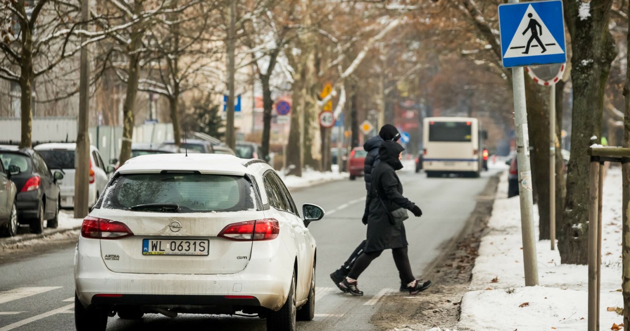 Czy można ruszyć zanim pieszy zejdzie z pasów? Polskie przepisy