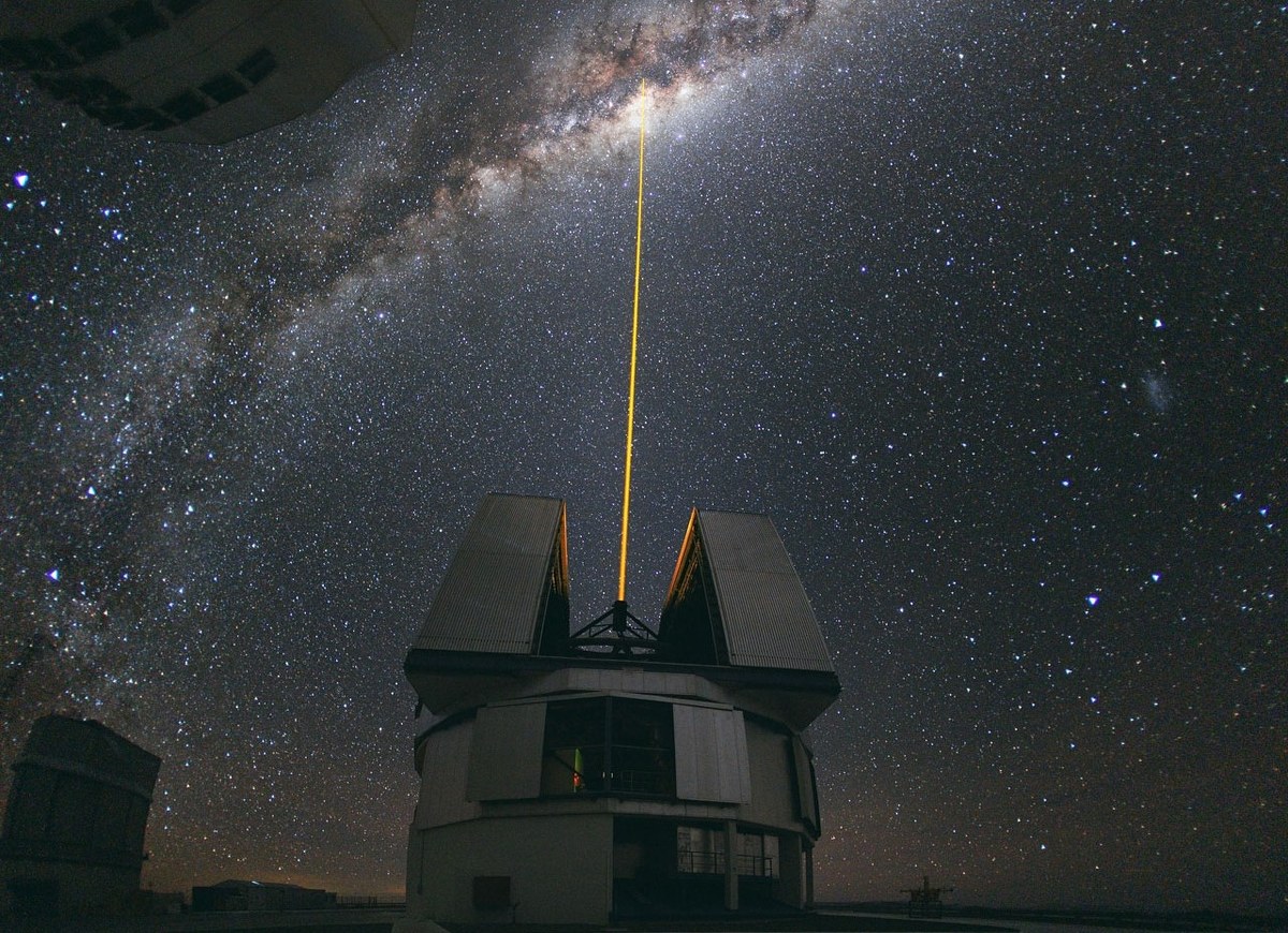 Oszałamiający widok Drogi Mlecznej nad Obserwatorium Paranal