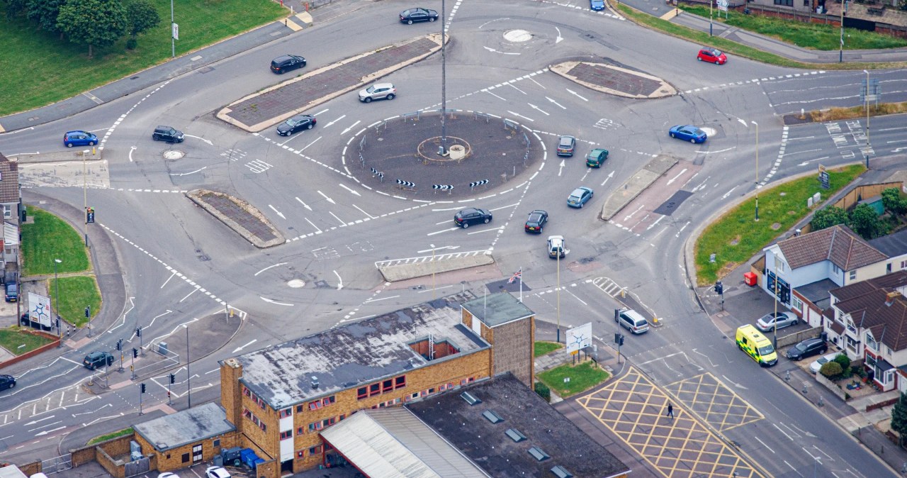 Magiczne rondo to ewenement. Przejeżdża przez nie o 30 proc. więcej samochodów