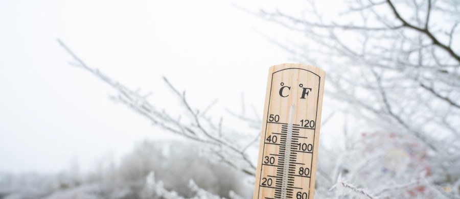 Przed nami weekend pełen kaprysów pogody - dominować będzie duże zachmurzenie z przelotnymi opadami śniegu i marznącej mżawki, a porywisty wiatr da się we znaki zwłaszcza na wybrzeżu i w górach. Przez Polskę z północy na południe kraju będzie się przemieszczać układ frontów atmosferycznych związany z niżem znad Morza Norweskiego i północnej Skandynawii. Powietrze polarne morskie od godzin wieczornych będzie wypierane od północy kraju przez chłodniejsze powietrze arktyczne morskie.