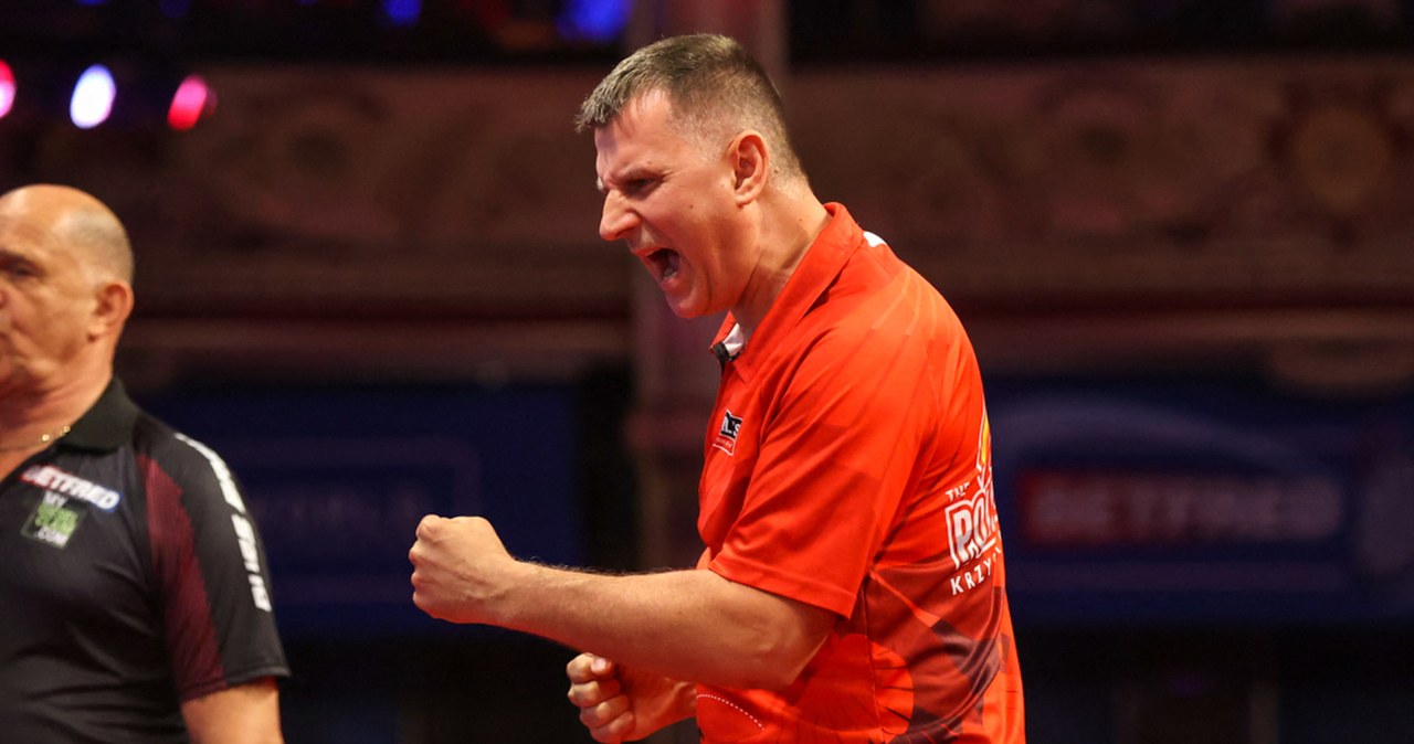 Spektakularny powrót Polaka w Londynie. Powalczy o ćwierćfinał MŚ