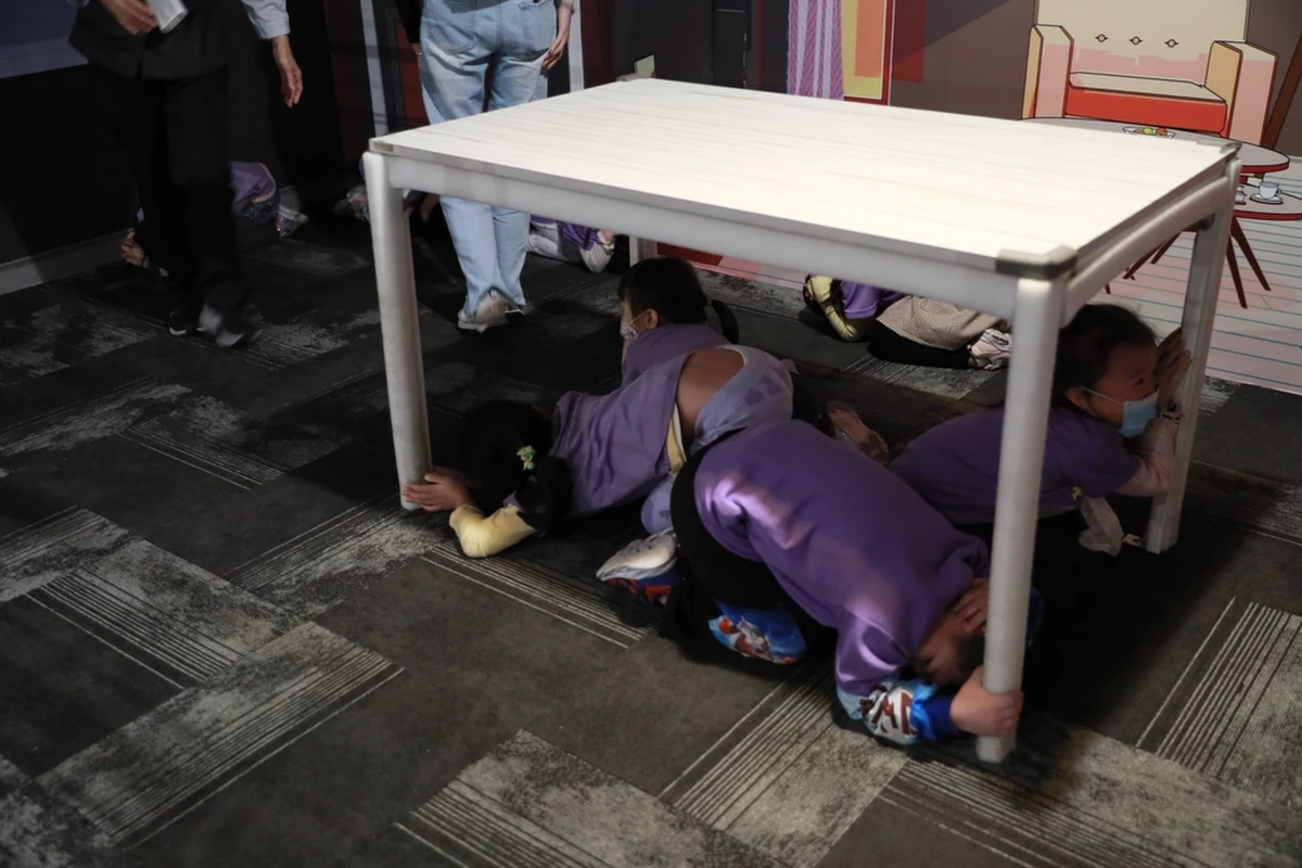 W sobotę trzęsienie ziemi o magnitudzie 7,0 nawiedziło rejon około 32 km na północny wschód od tajwańskiego miasta Yilan - poinformowała agencja Reutera, powołując się na lokalnych urzędników. Wstrząsy były odczuwalne także w stolicy Tajwanu, Tajpej.