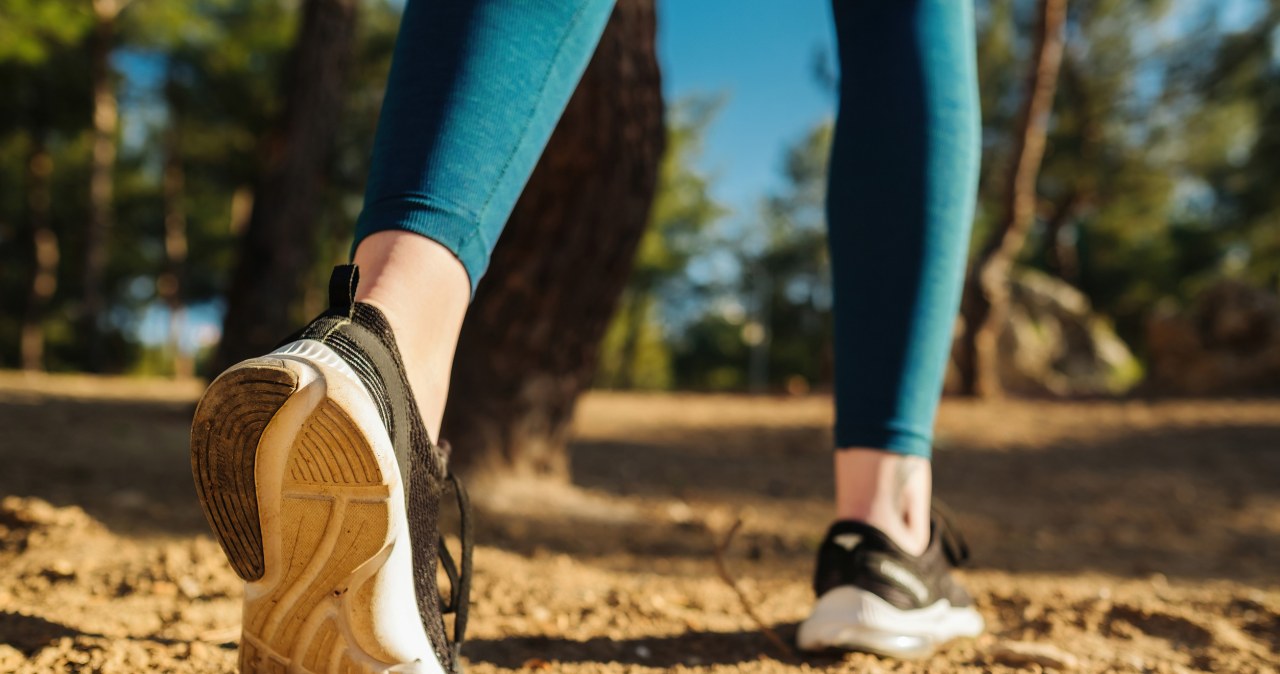 Chodzenie, które odchudza. Dowiedz się, jak spacerować, by szybciej tracić kalorie