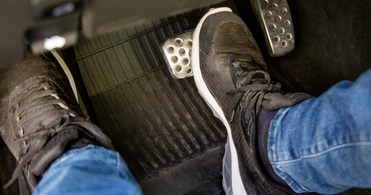 "Miękki" pedał hamulca powstaje przez wodę. Tak można przeciwdziałać