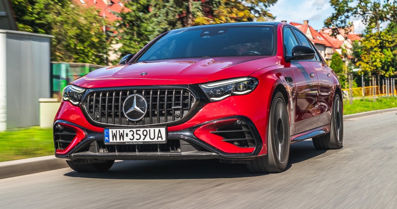 Mercedes-AMG E 53 - zmiana V8 na hybrydę daje radę. I 116 tys. zł oszczędności