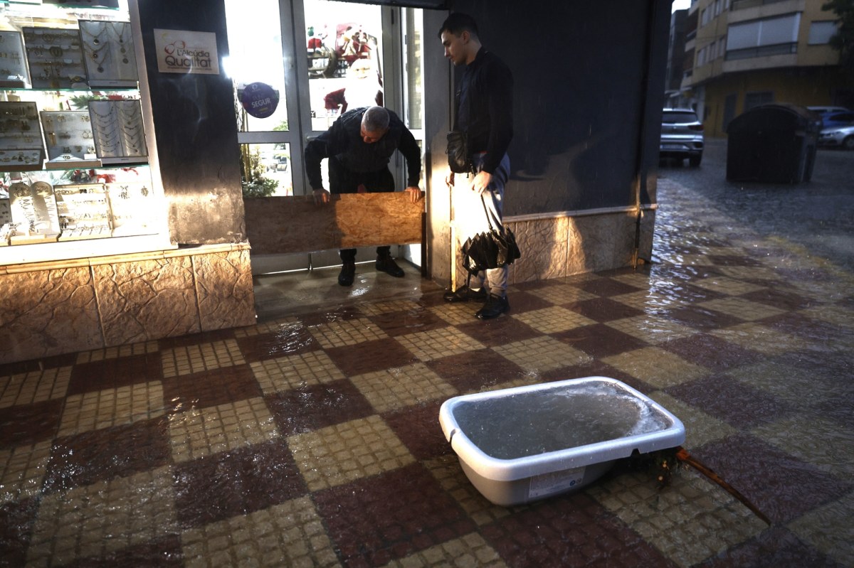 Woda porwała kierowców. Powódź w Hiszpanii