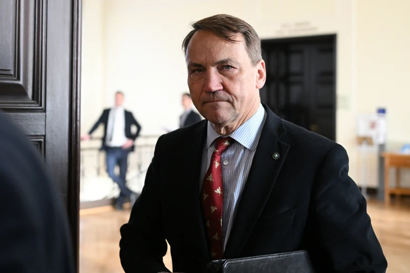 Sikorski wypomniał Nawrockiemu ruch sprzed lat. "Ja bym nie pojechał"