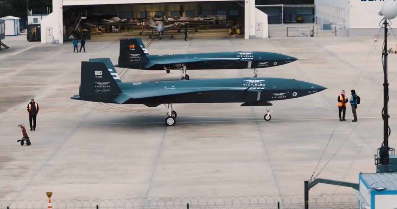 Turcy przeprowadzili udany lot myśliwców bezzałogowych. Pierwszy na świecie