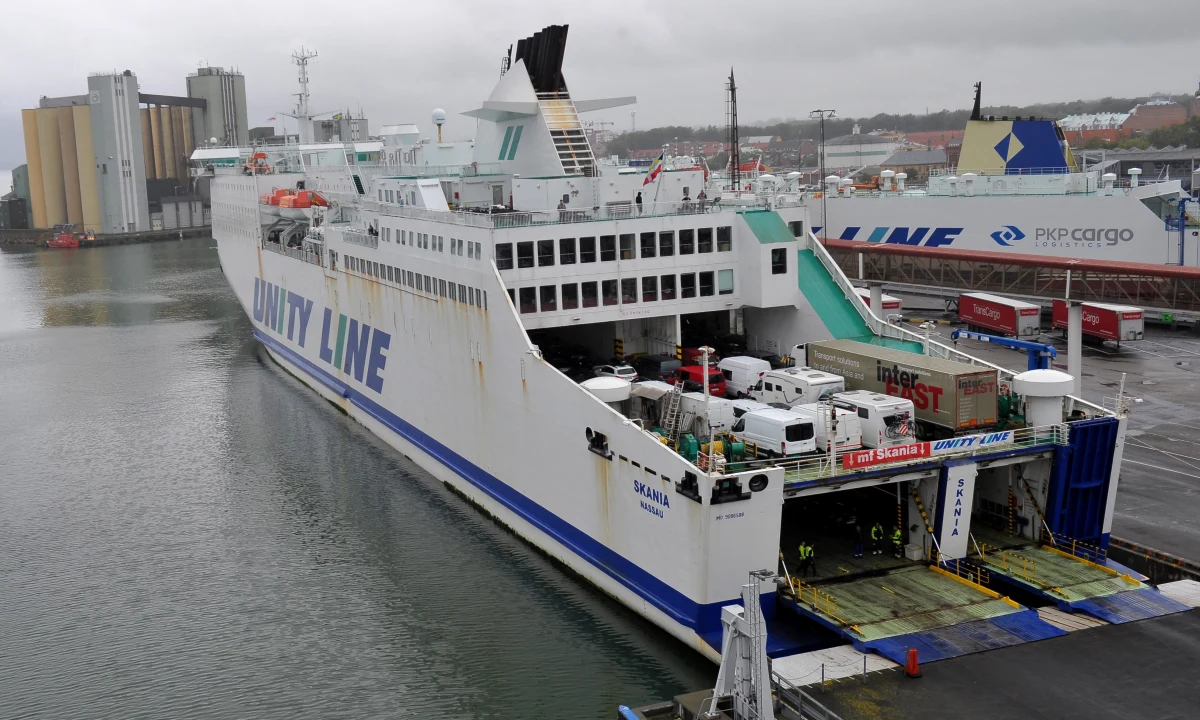 Pochodzący z Polski pasażer znalazł się w niedzielę za burtą promu Skania należącego do Unity Line. Do wypadku doszło w okolicy Sassnitz. Akcję poszukiwawczo-ratowniczą na Bałtyku koordynowała niemiecka służba ratownictwa morskiego.