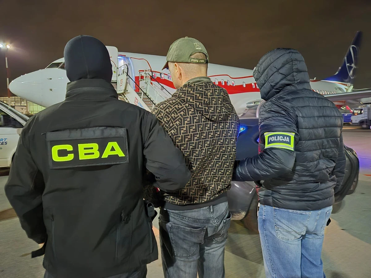 Śledczy badają, co stało się z setkami milionów złotych, które trafiły z Rządowej Agencji Rezerw Strategicznych do spółek Pawła S. – twórcy marki Red is Bad. Według Onetu mężczyzna w ciągu trzech miesięcy miał "kupić aż osiem limuzyn marki bmw za ponad 4 mln zł". Prawniczka mężczyzny twierdzi jednak, że Paweł S. zakupił tylko jedno bmw. W sumie z RARS do spółek miało trafić ok. 700 mln zł. 