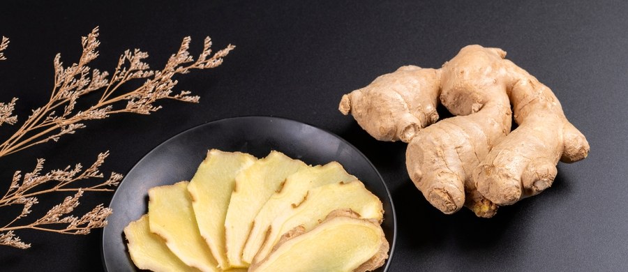 Koniec roku, to trudny czas dla żołądków. Po świątecznym obżarstwie, czeka nas sylwestrowa zabawa lub domówka – której częścią bardzo często też jest obficie zastawiony stół. Skutkami przejedzenia są wzdęcia i zgaga – co zrobić, żeby te dolegliwości nie powtórzyły się tym razem?