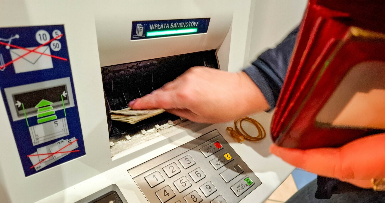 Wypłacasz pieniądze z bankomatu? Koniecznie zrób tę jedną rzecz
