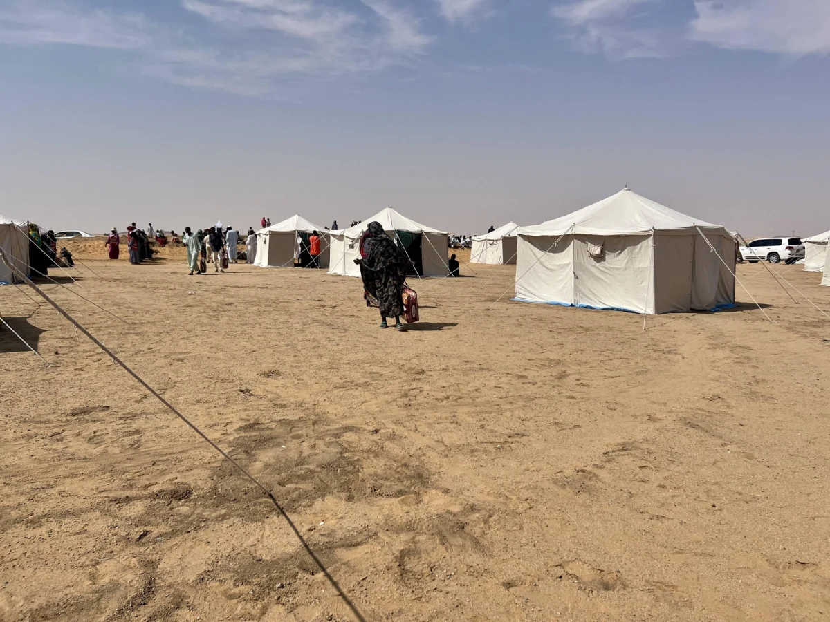 Po raz pierwszy od niemal dwóch lat niewielki zespół humanitarny Organizacji Narodów Zjednoczonych zdołał dotrzeć do miasta Al.-Faszir w zachodnim Sudanie. Pod koniec października 2025 roku zostało ono zdobyte przez rebeliantów z Sił Szybkiego Wsparcia (RSF). Relacje pracowników ONZ z tej wizyty ukazują przerażający obraz rzeczywistości, w jakiej przyszło żyć ocalałym mieszkańcom.