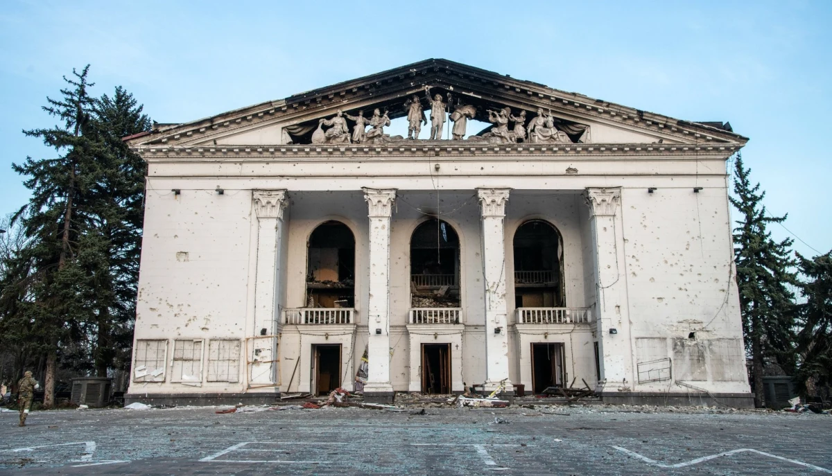 W okupowanym przez Rosjan Mariupolu, na południowym wschodzie Ukrainy, ponownie otwarto Teatr Dramatyczny – poinformowała agencja Associated Press. To właśnie ten budynek stał się symbolem tragedii miasta, gdy w marcu 2022 roku, podczas rosyjskiego bombardowania, mogło tam zginąć nawet kilkuset cywilów.